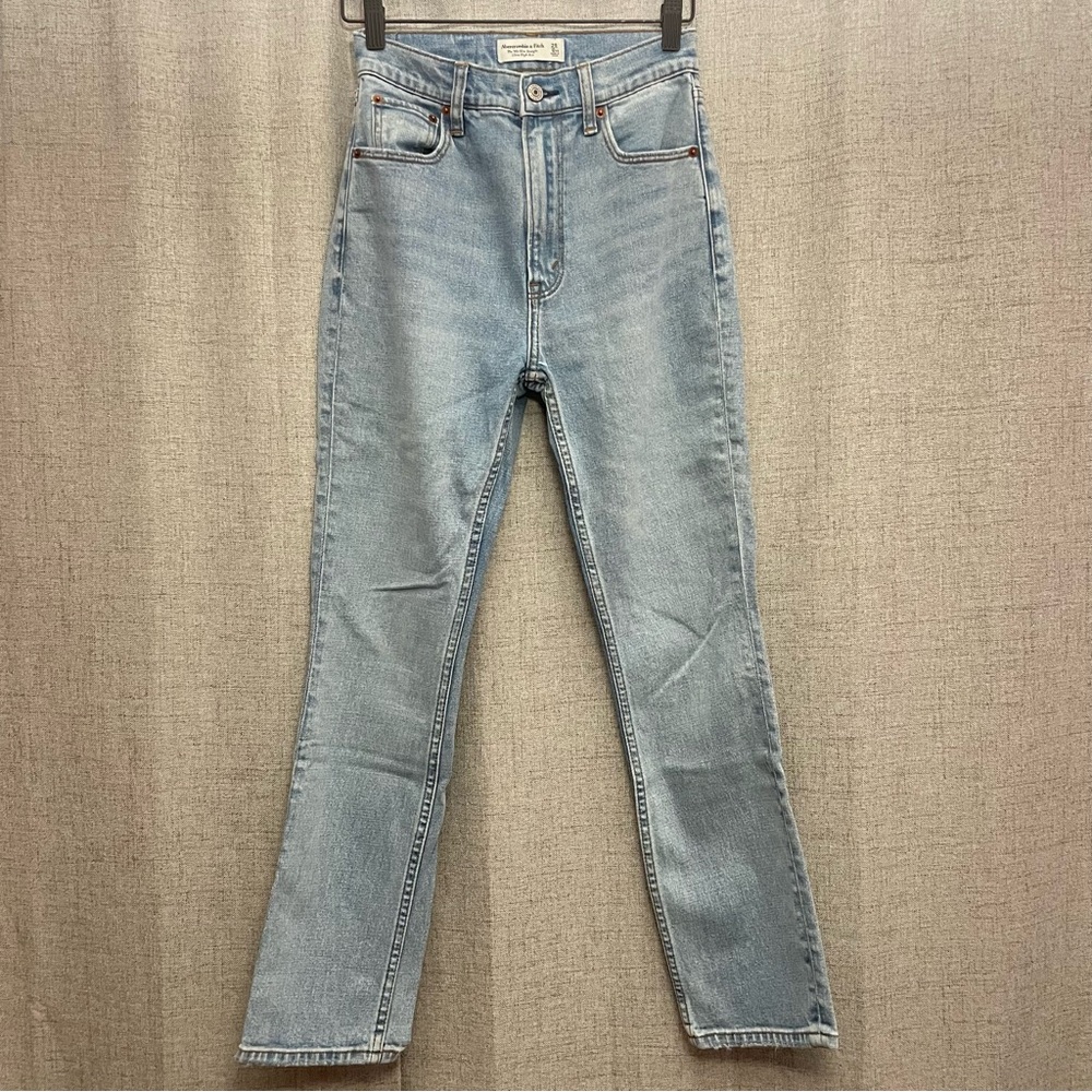 Abercrombie & Fitch Ultra High Rise 90s Straight Jean